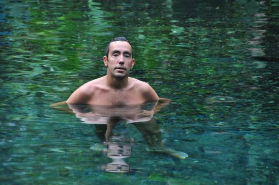 Refrescando-se no Olho de Água, na Isla Ometepe, no lago Nicarágua, sul do país